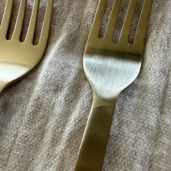 NEW Brushed Gold Flatware "Farmhouse Pottery" brand (six sets of Stowe 5 piece) - Picture 5 of 12